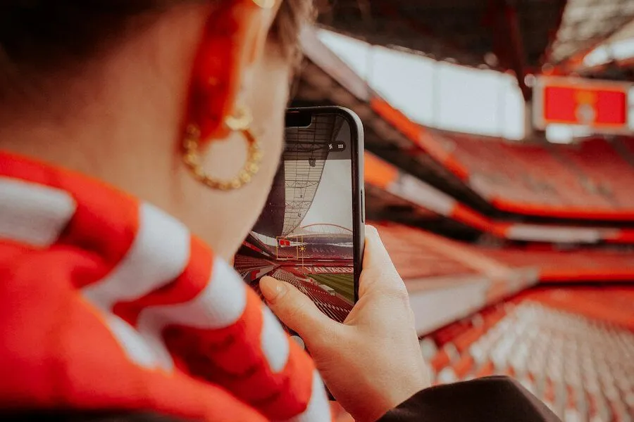 Chụp ảnh sân vận động bằng điện thoại – tải app